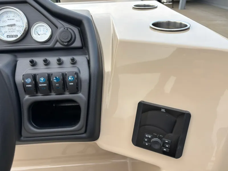 Slide: The Image of Bentley Pontoons 200 LEGACY CRUISE XL 2027 - 21