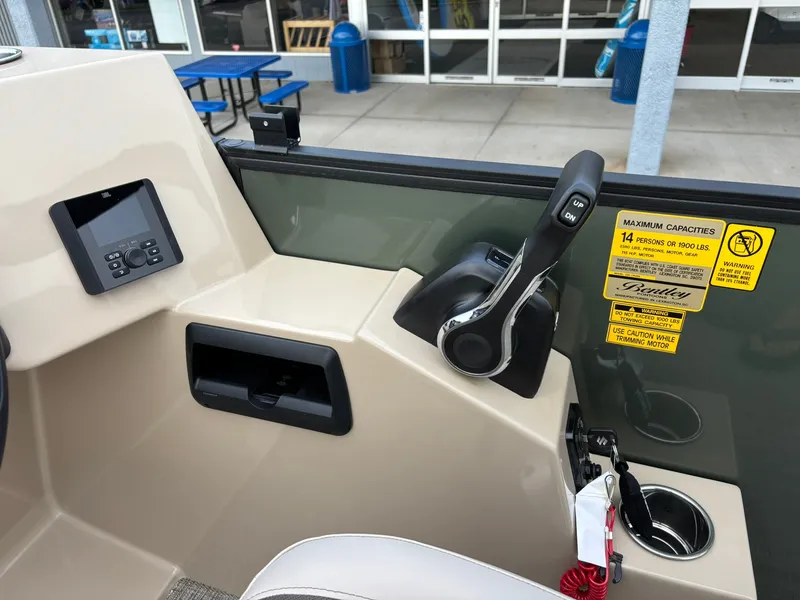 Slide: The Image of Bentley Pontoons 200 LEGACY CRUISE XL 2027 - 23