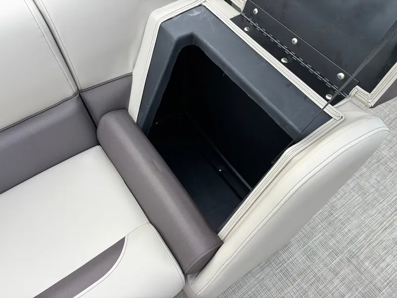 Slide: The Image of Bentley Pontoons 200 LEGACY CRUISE XL 2027 - 29