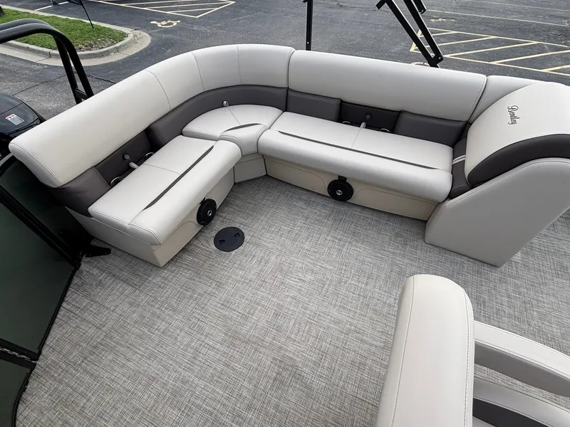 Slide: The Image of Bentley Pontoons 200 LEGACY CRUISE XL 2027 - 24