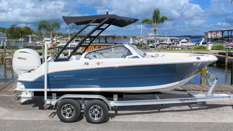 The Image of Stingray 20 SBX 2027 - 1