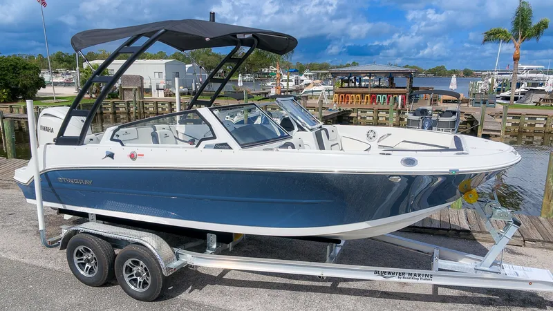The Image of Stingray 20 SBX 2027 - 1
