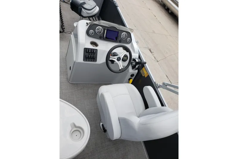 Slide: The Image of 2023 Bentley Pontoons 223 4 Party Fish helm with white captain's chair and control panel. - 5