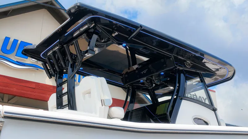 The Image of Tidewater 330CC 2027 - 1