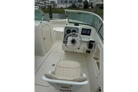 Slide: The Image of New Yamaha Helm gages and Simrad MFD - 4