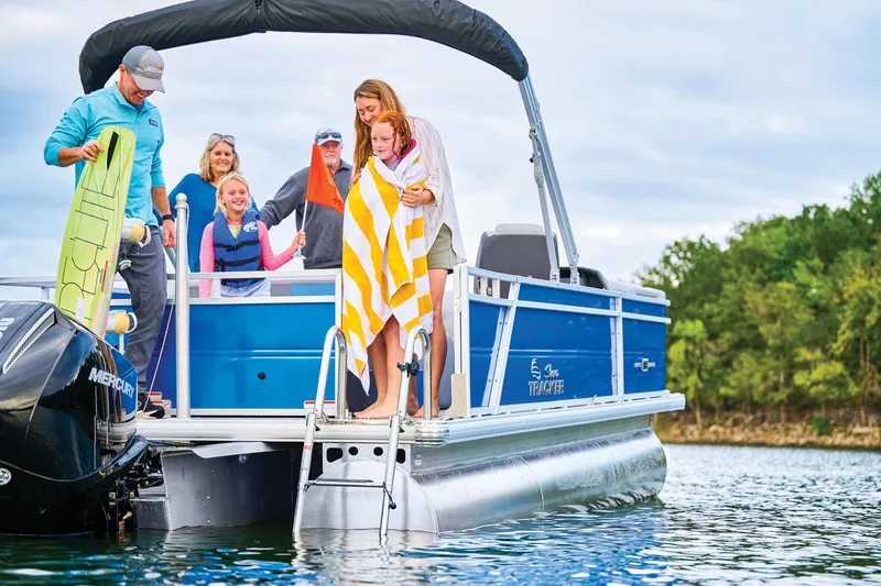 Slide: The Image of Sun Tracker Party Barge 22 RF XP3 2026 - 73