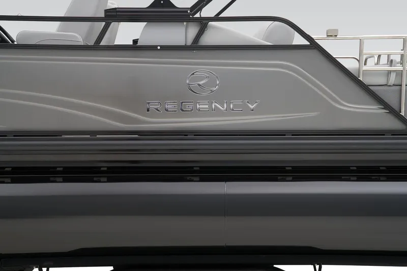 Slide: The Image of Regency 230 LE3 Sport 2025 - 11