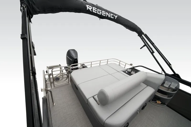 Slide: The Image of Regency 230 LE3 Sport 2025 - 37
