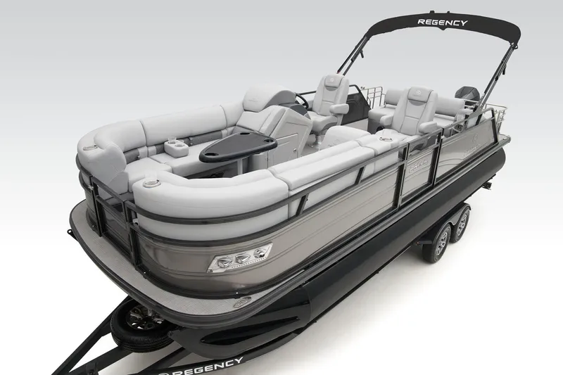 Slide: The Image of Regency 230 LE3 Sport 2025 - 13