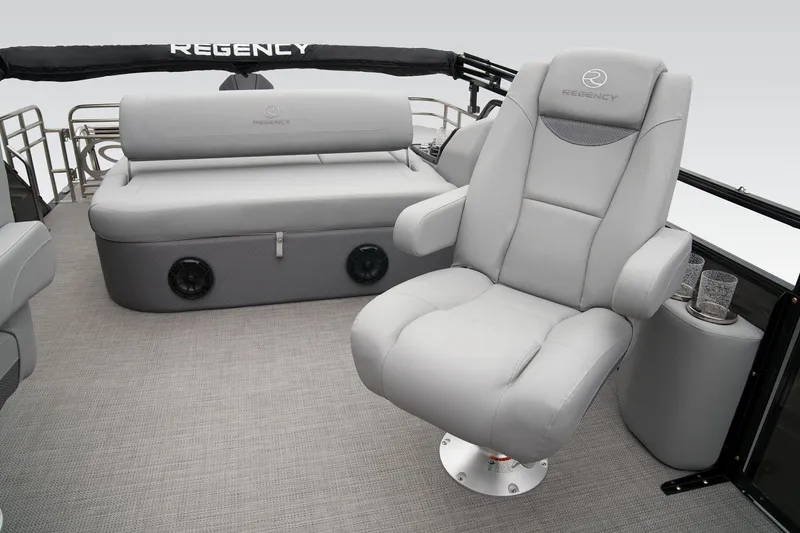 Slide: The Image of Regency 230 LE3 Sport 2025 - 33