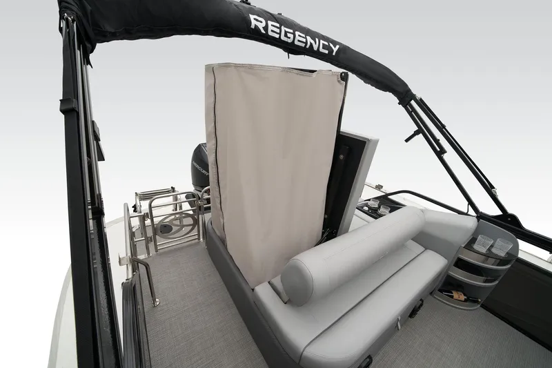 Slide: The Image of Regency 230 LE3 Sport 2025 - 38