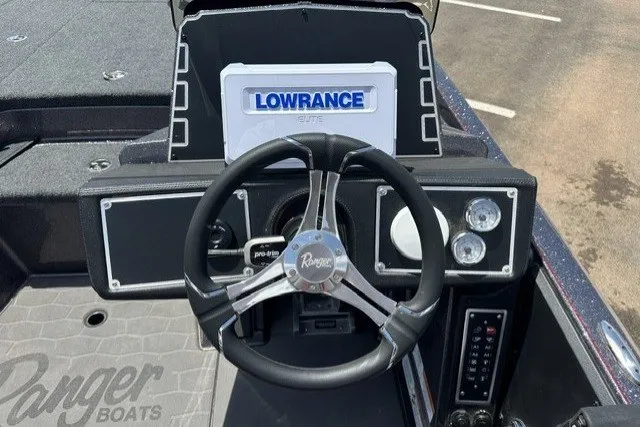 Slide: The Image of Steering console of 2026 Ranger Z520 boat with Lowrance Elite display. - 21
