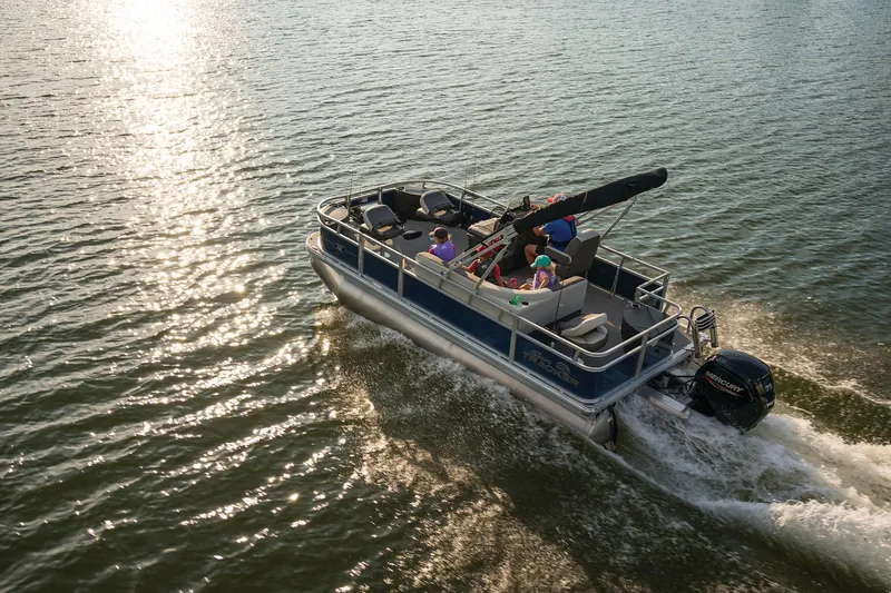 Slide: The Image of Sun Tracker Bass Buggy 18 DLX 2026 - 19