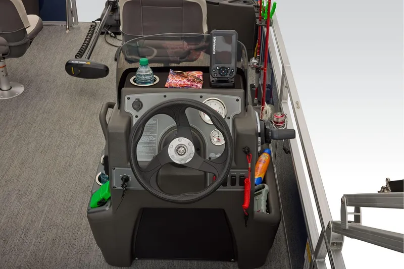 Slide: The Image of Sun Tracker Bass Buggy 18 DLX 2026 - 65