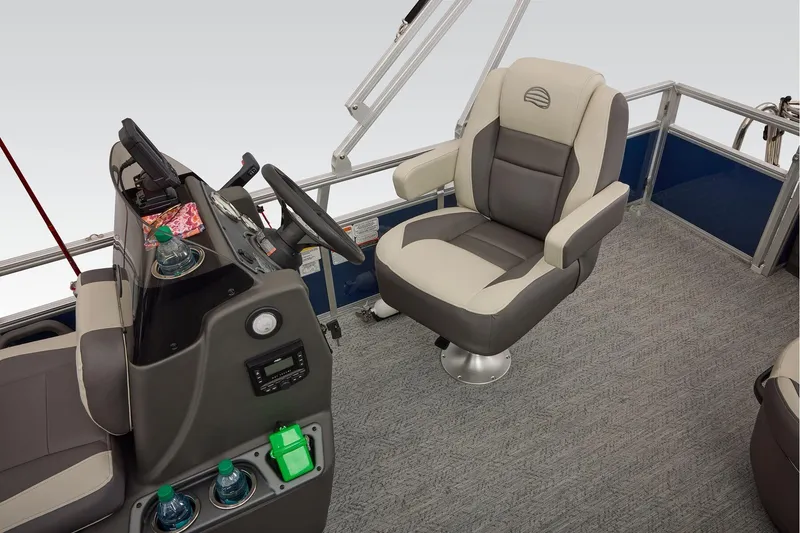 Slide: The Image of Sun Tracker Bass Buggy 18 DLX 2026 - 61