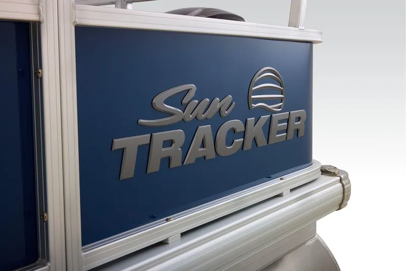 Slide: The Image of Sun Tracker Bass Buggy 18 DLX 2026 - 86