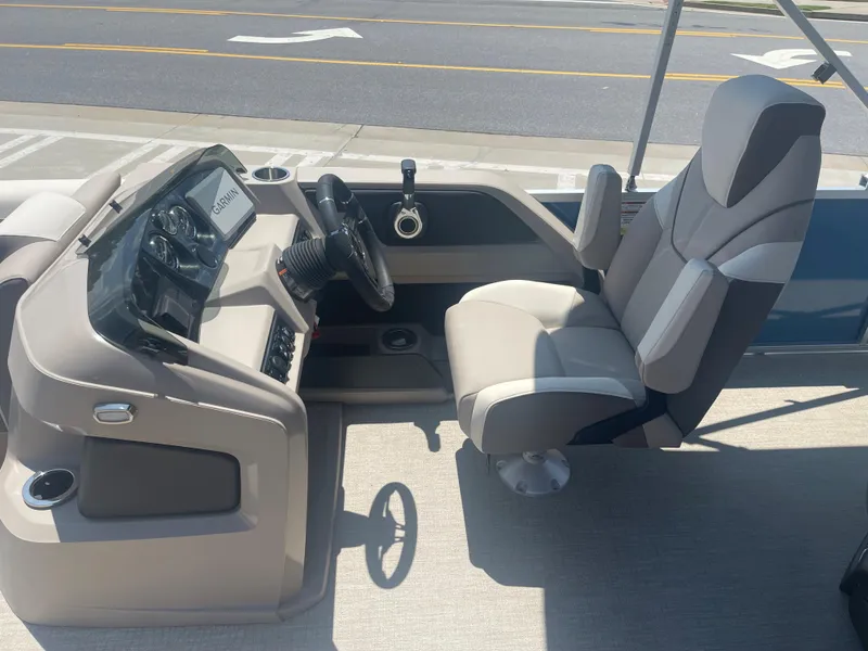 Slide: The Image of The image shows the helm of a 2024 Avalon LSZ Rear Fish with a comfortable captain's chair. - 15
