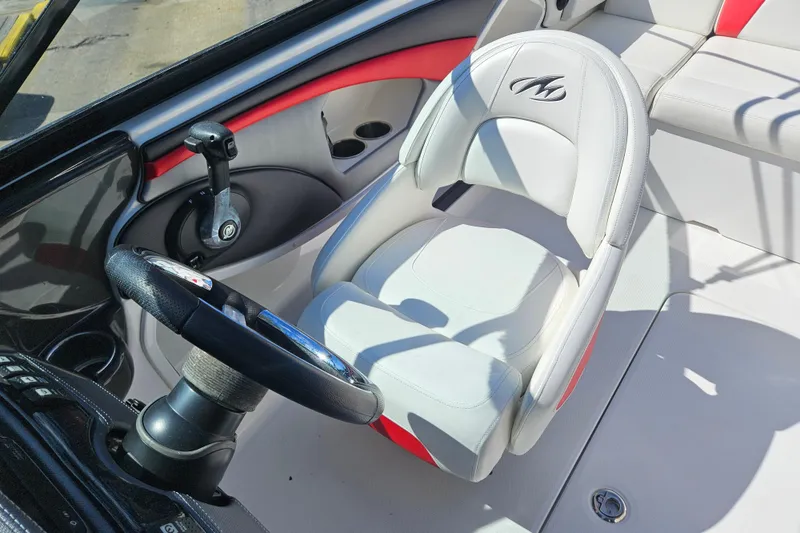 Slide: The Image of Captain's seat and controls of a 2015 Monterey 197 Blackfin boat. - 13