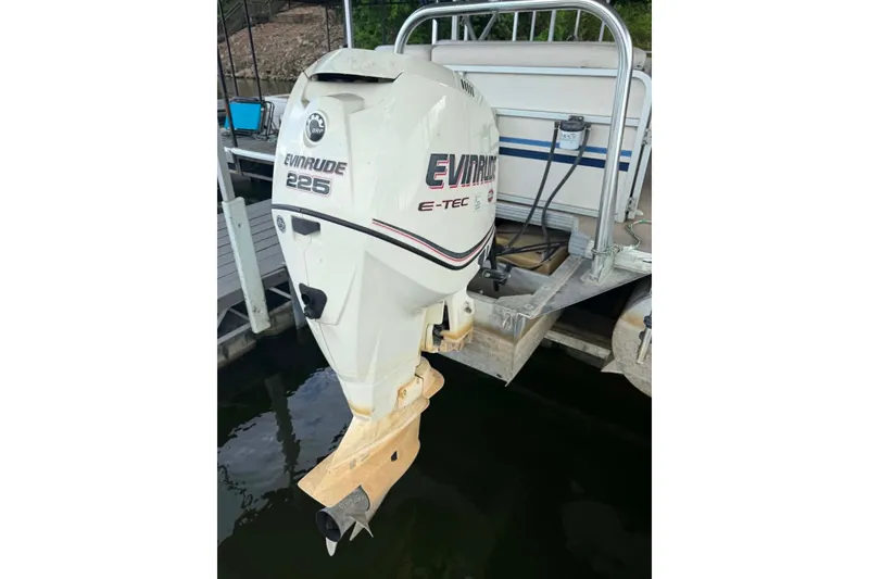 Slide: The Image of Evinrude 225 E-TEC outboard motor on 2009 Premier 240 SunSpree pontoon boat. - 10