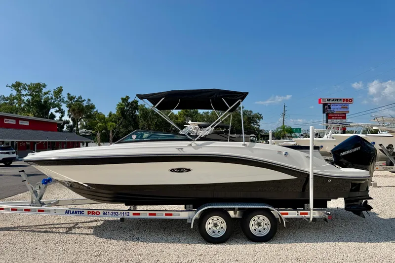 The Image of Sea Ray SPX 230 Outboard 2022 - undefined