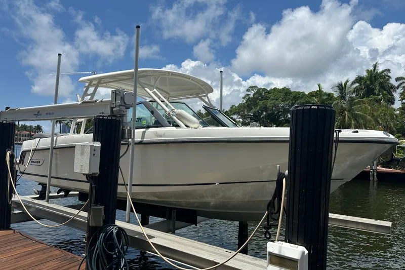 Slide: The Image of 2015 Boston Whaler 270 Vantage boat docked on a sunny day with blue skies. - 4