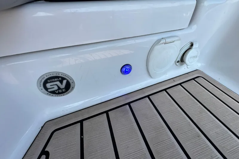 Slide: The Image of 2017 Four Winns H290 boat deck with Stable Vee logo and blue LED light. - 35