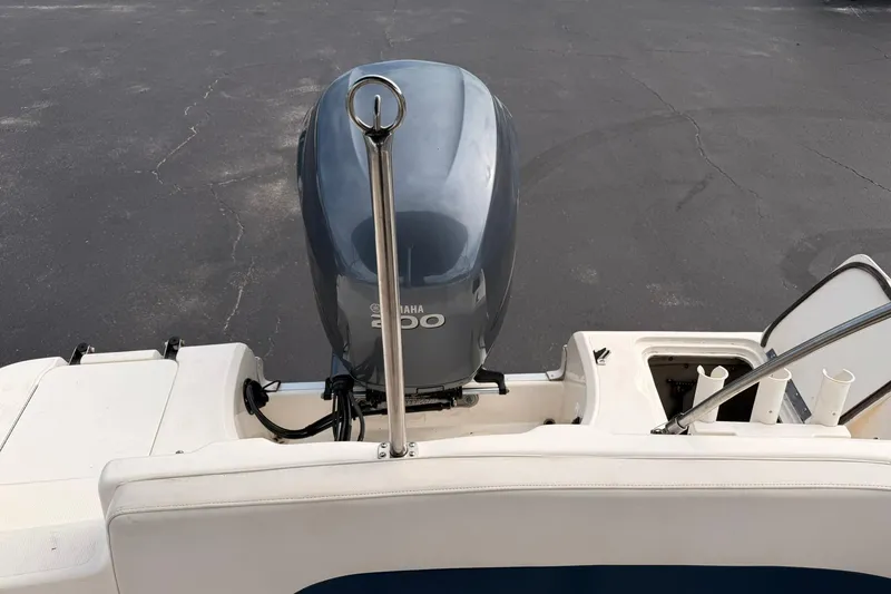 Slide: The Image of 2006 Hurricane FunDeck GS 211 OB boat with Yamaha 200 outboard motor. - 25