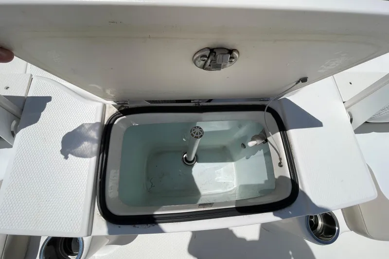 Slide: The Image of Livewell compartment on a 2018 Robalo R180 Center Console boat. - 17
