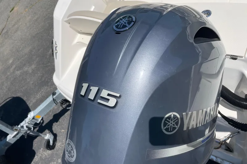 Slide: The Image of 2018 Robalo R180 Center Console with Yamaha 115 outboard engine. - 14