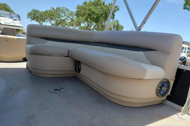 Slide: The Image of 2015 Sun Tracker Bass Buggy 18 DLX pontoon boat with beige seating and speaker. - 31