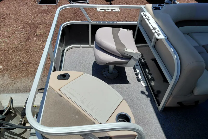 Slide: The Image of 2015 Sun Tracker Bass Buggy 18 DLX boat interior with seating and fishing station. - 26