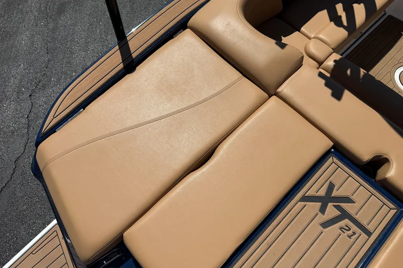 Slide: The Image of 2021 MasterCraft XT21 boat with tan upholstery and deck detail. - 28