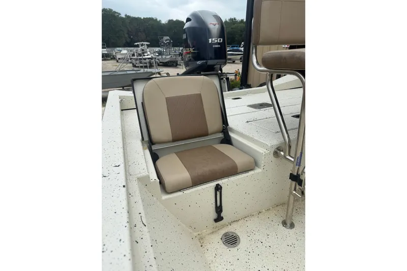 Slide: The Image of 2020 Xpress H22B Bay boat with Yamaha 150 engine and beige seating. - 19