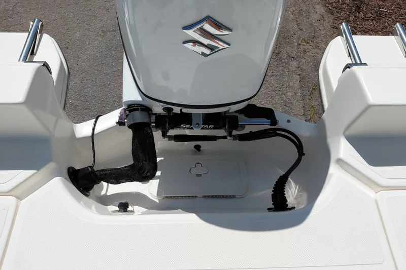 Slide: The Image of 2023 Pioneer 220 Bay Sport boat engine with Suzuki logo and Seastar hydraulic steering. - 49