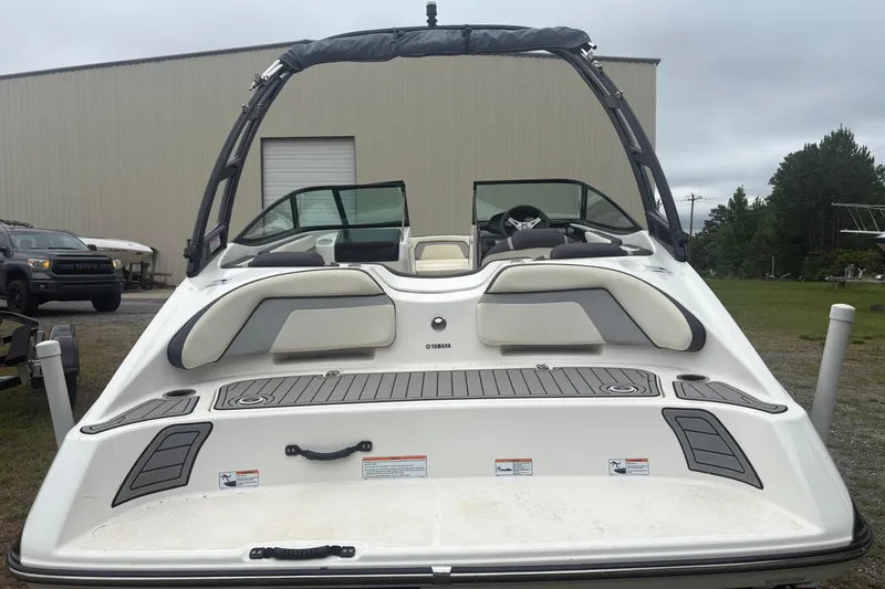 Slide: The Image of 2016 Yamaha Boats AR192, rear view, showcasing seating and swim platform. - 11