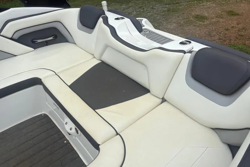 Slide: The Image of 2016 Yamaha Boats AR192 interior seating with white and gray upholstery. - 9