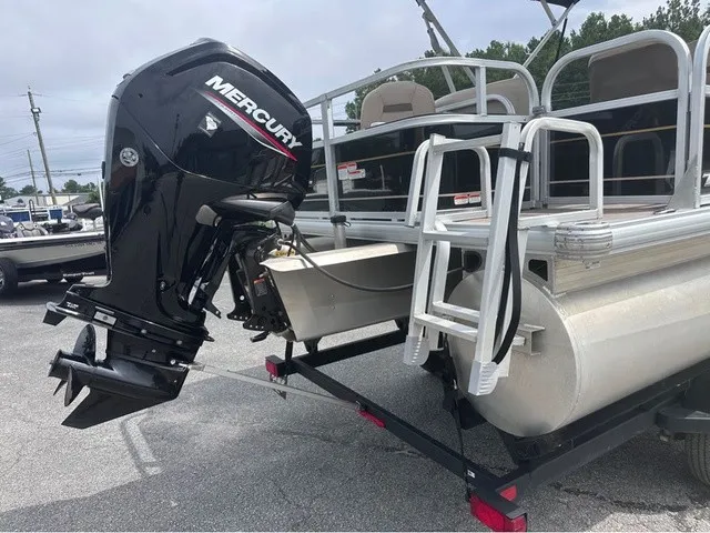 Slide: The Image of Sun Tracker Bass Buggy 18 DLX 2022 - 3