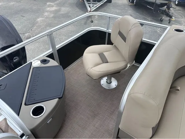 Slide: The Image of Sun Tracker Bass Buggy 18 DLX 2022 - 8