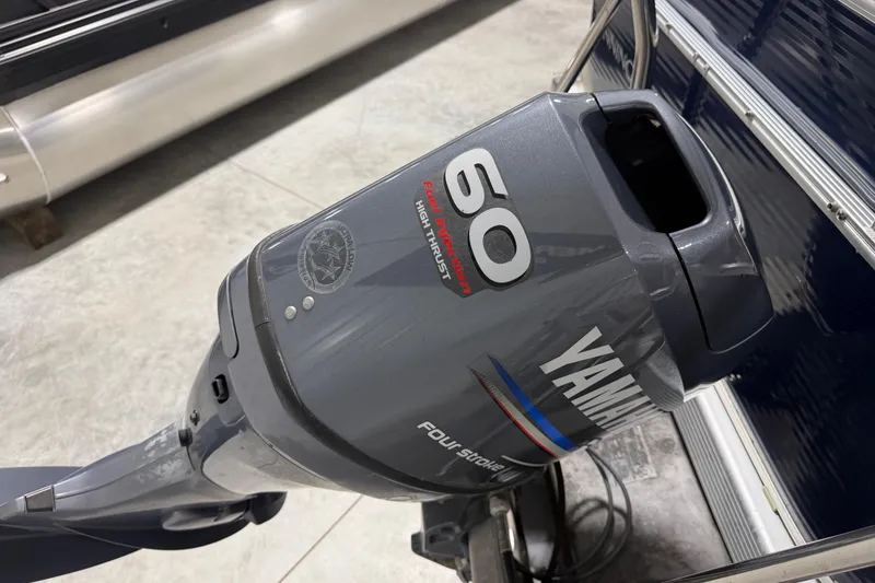 Slide: The Image of Yamaha 60 horsepower outboard motor on a 2010 Bennington 20 SLI pontoon boat. - 16