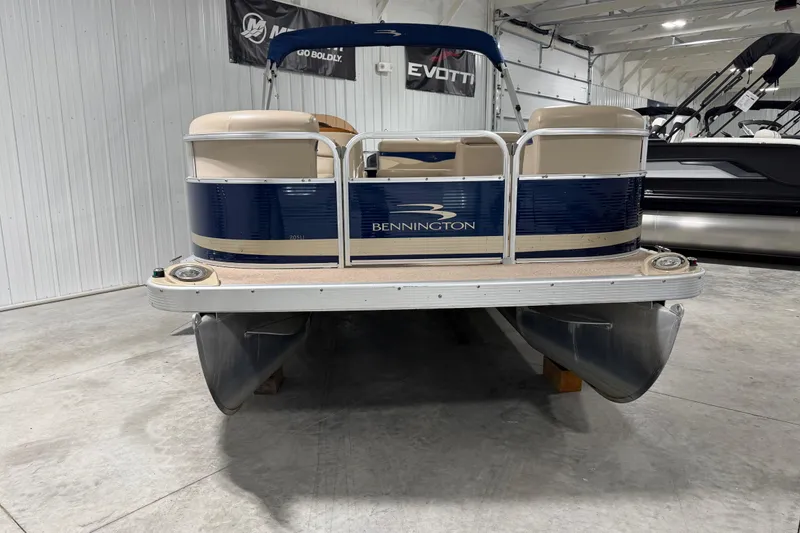 Slide: The Image of 2010 Bennington 20 SLI pontoon boat in indoor showroom, front view. - 13