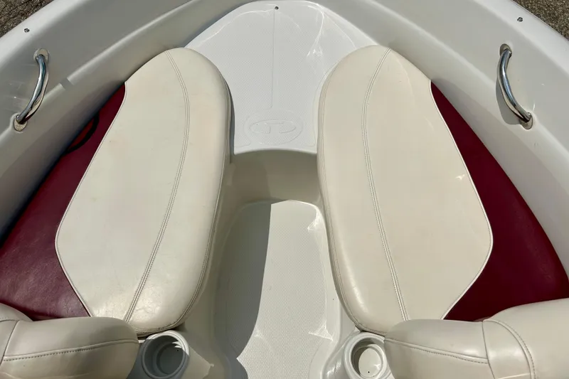 Slide: The Image of Interior of a 2013 Tahoe Q4i boat with white and red seating. - 26