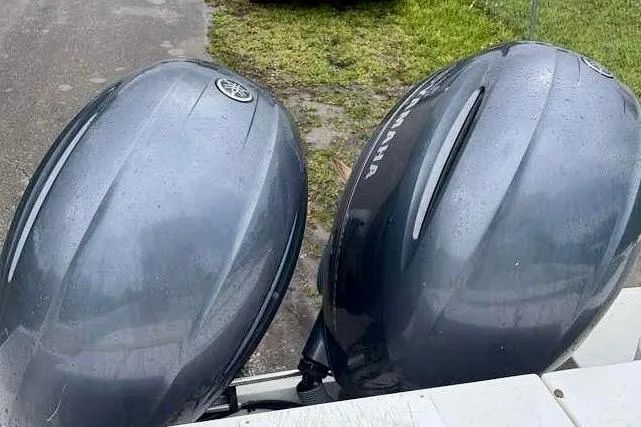 Slide: The Image of Twin Yamaha outboard motors on a 2018 Sea Hunt Gamefish 25 boat. - 17