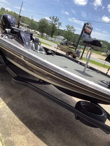 Slide: The Image of A 2023 Skeeter FXR21 boat on a trailer, parked in a lot under sunny weather. - 30