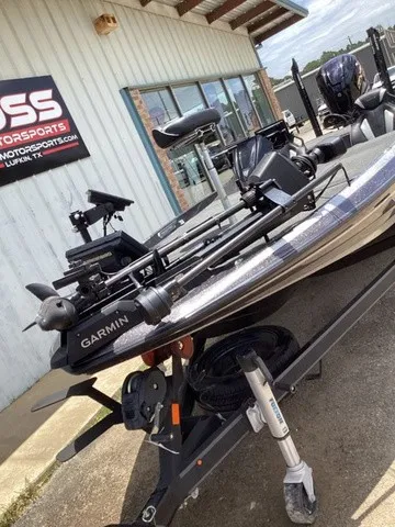 Slide: The Image of A 2023 Skeeter FXR21 boat on a trailer in front of a building. It features Garmin equipment. - 19