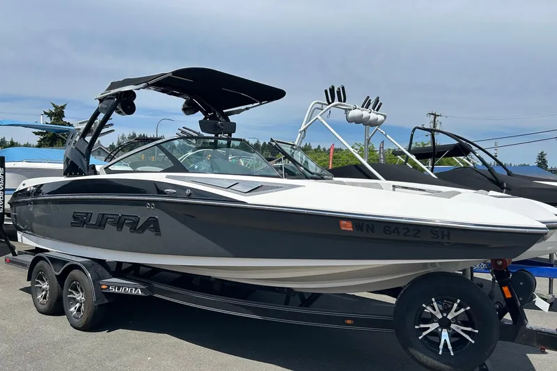 Slide: The Image of 2015 Supra SA 400 boat on trailer, sleek design, black and white color scheme. - 1