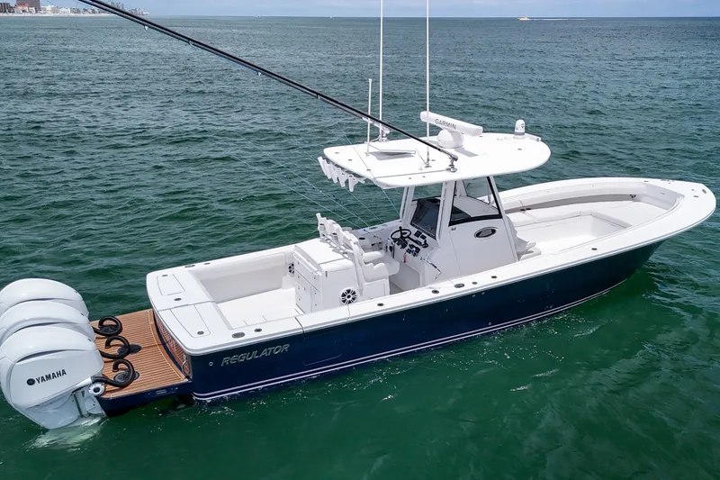 The Image of Regulator Marine 34 Center Console 2022 - undefined
