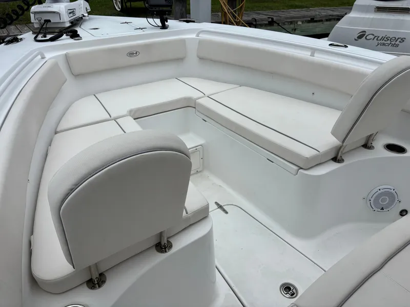 Slide: The Image of The image shows the seating area of a 2024 Sea Hunt Gamefish 25 boat with white upholstery. - 7