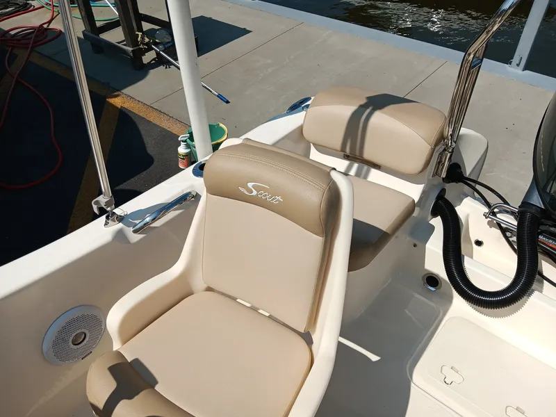 Slide: The Image of The 2020 Scout 175 Sport Dorado features beige upholstered seats and a clean deck design. - 10