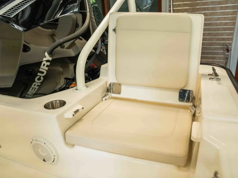 Slide: The Image of Boston Whaler 210 Montauk 2027 - 14