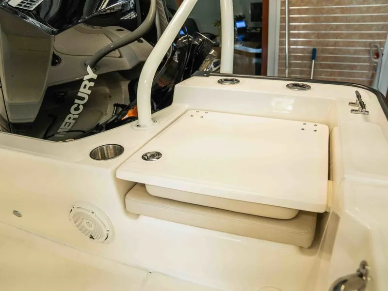Slide: The Image of Boston Whaler 210 Montauk 2027 - 15